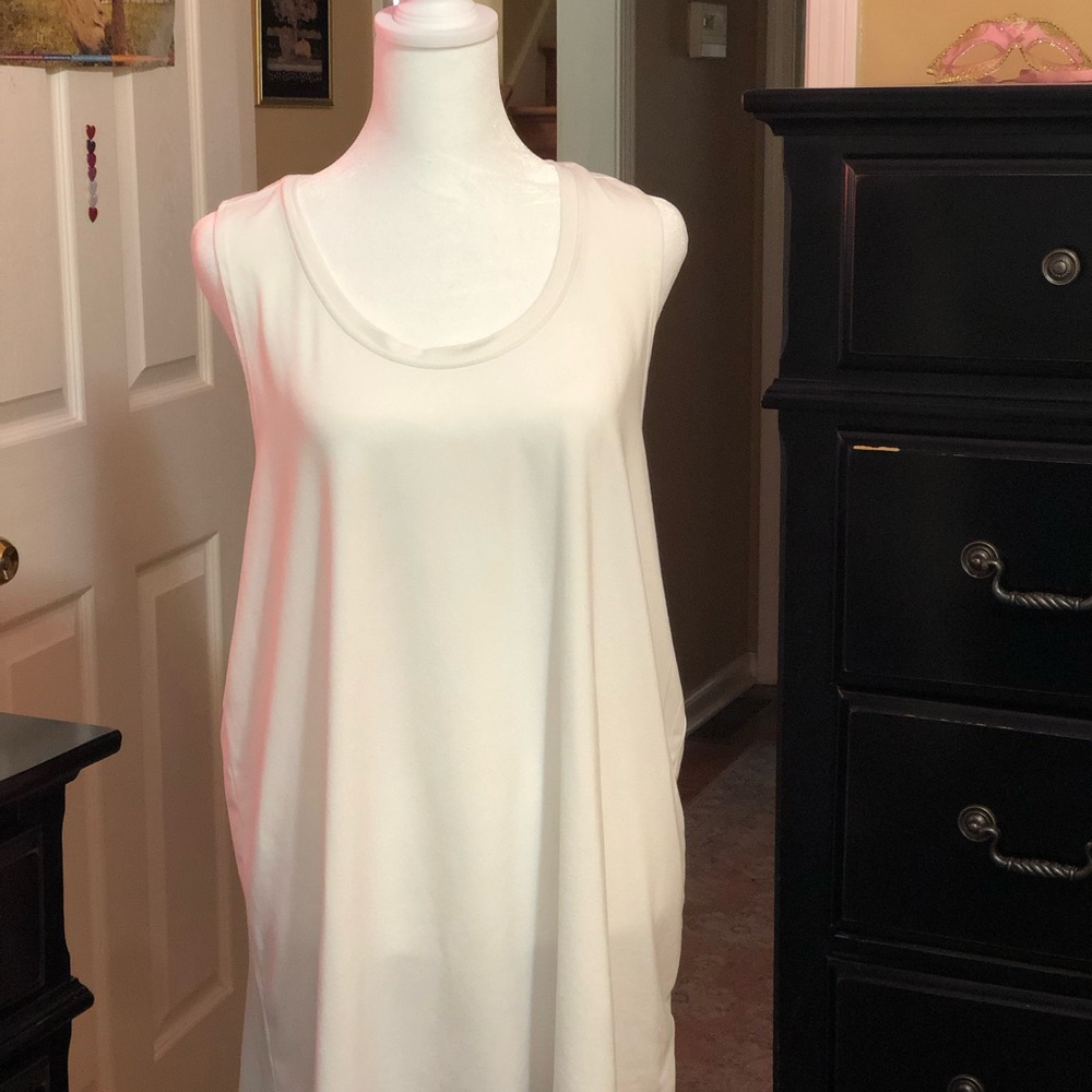 Athletic Works White Sleeveless Boxy Tank Top